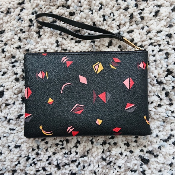 NWT Fossil wristlet, black with geometric pattern - Picture 2 of 4